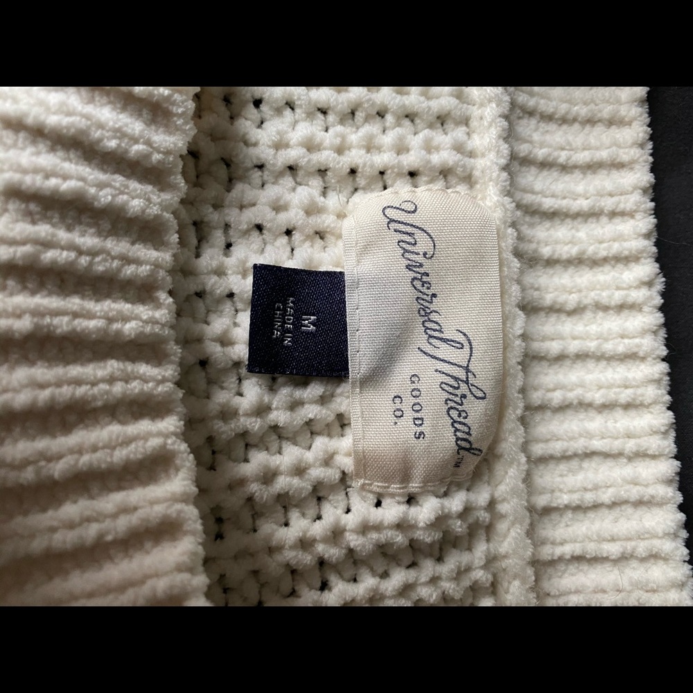 Universal thread chenille cable knit sweater